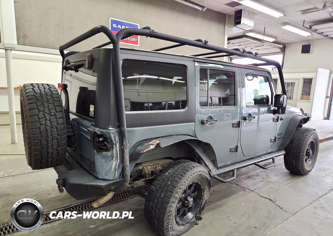 2014 Jeep Wrangler Unlimited Sport VIN:1C4BJWDG1EL158563 - 3