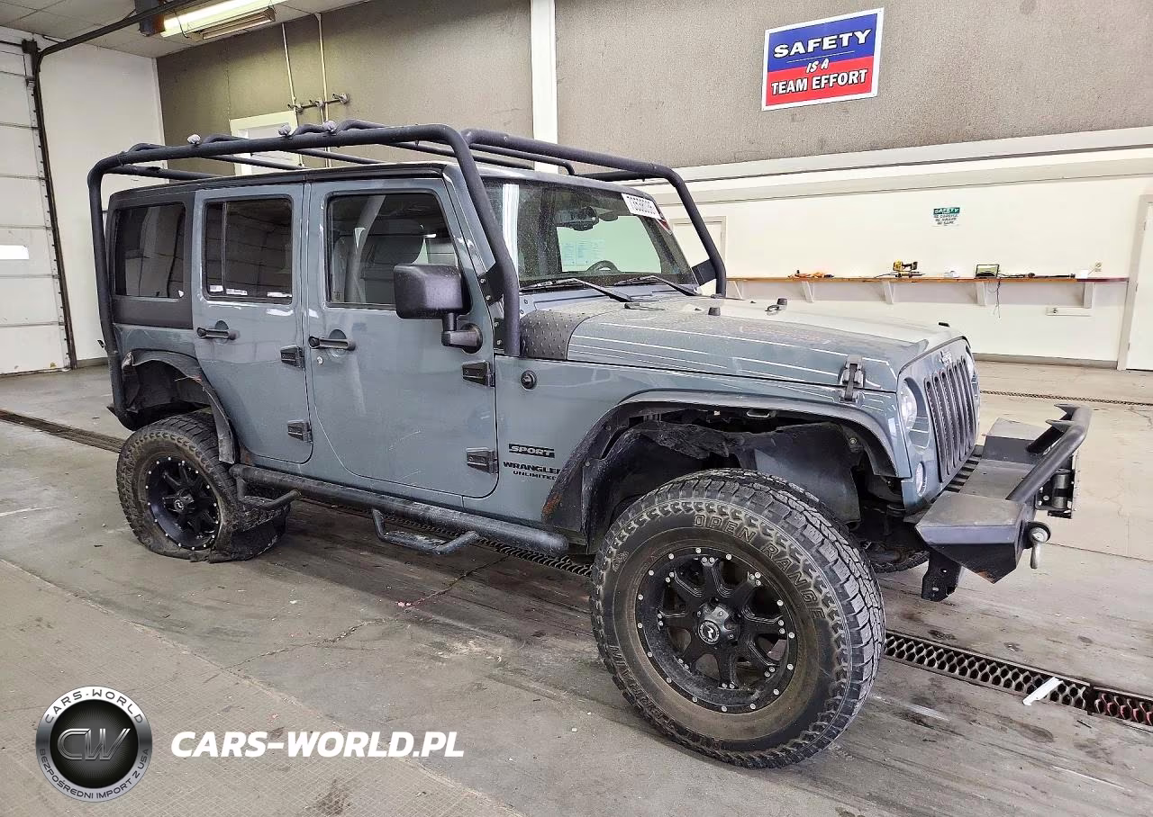 2014 Jeep Wrangler Unlimited Sport VIN:1C4BJWDG1EL158563 - 4
