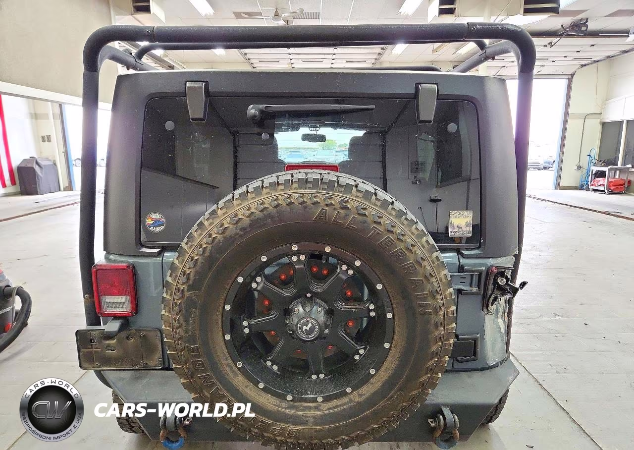 2014 Jeep Wrangler Unlimited Sport VIN:1C4BJWDG1EL158563 - 6