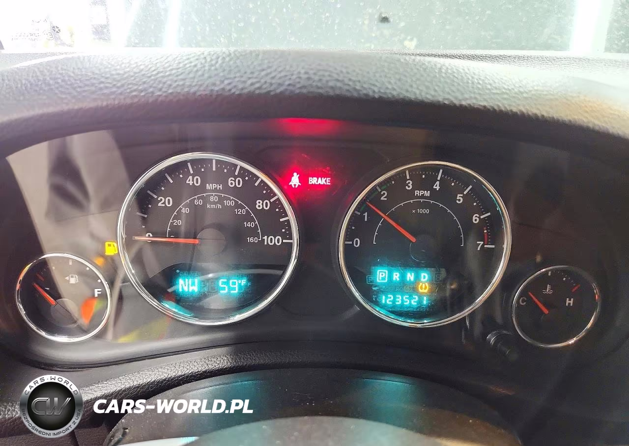 2014 Jeep Wrangler Unlimited Sport VIN:1C4BJWDG1EL158563 - 9