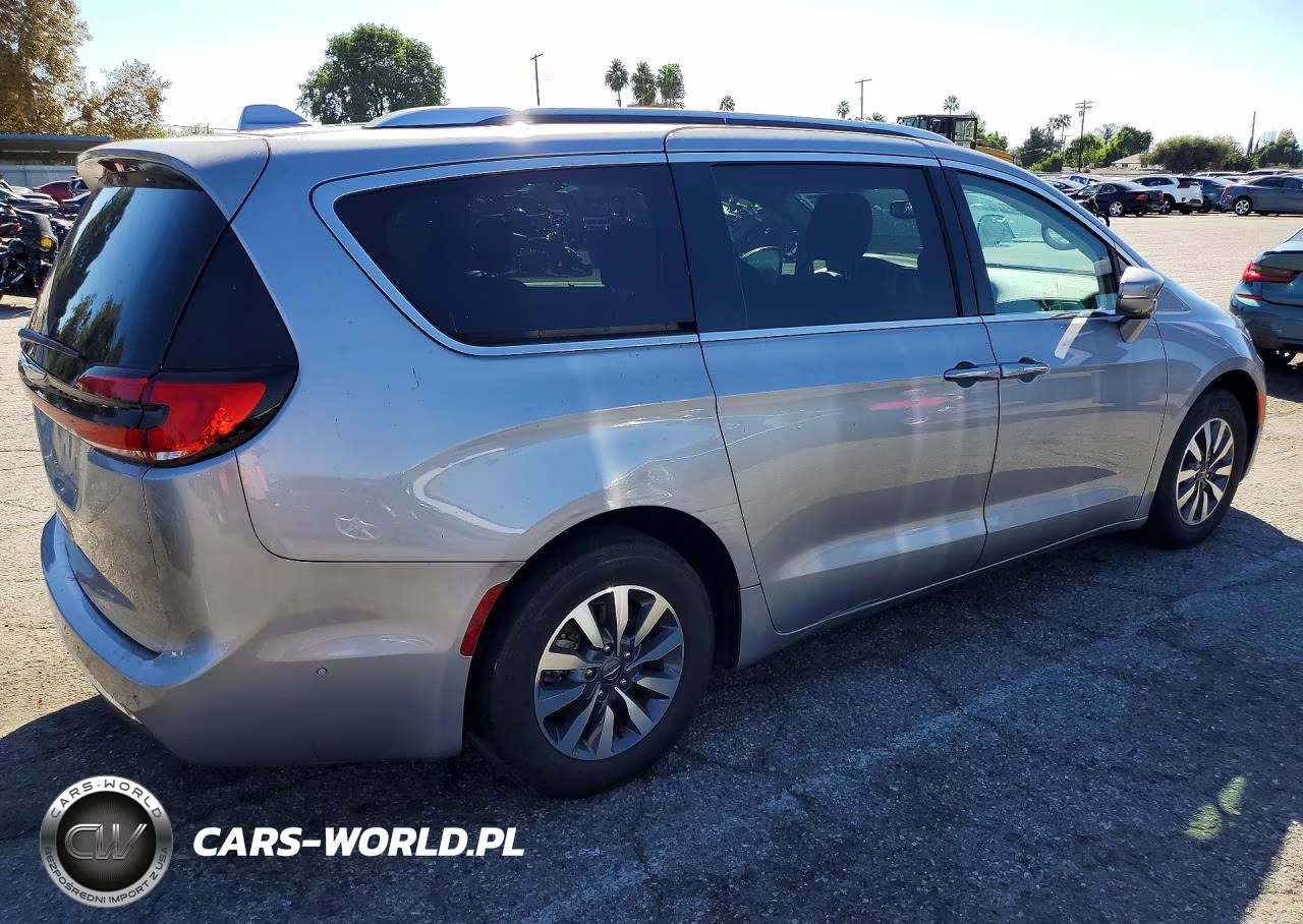 2021 Chrysler Pacifica Touring L VIN:2C4RC1BG0MR539888 - 3