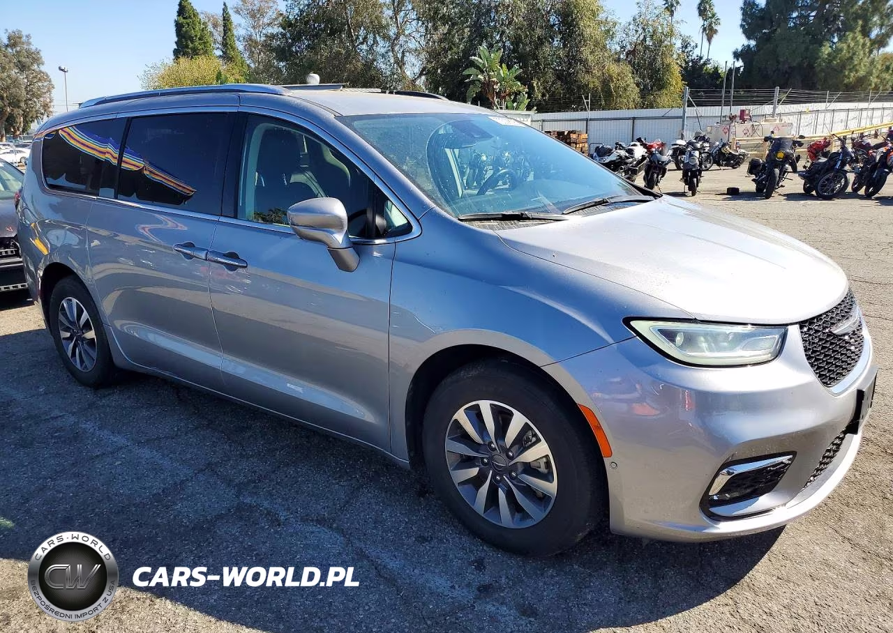 2021 Chrysler Pacifica Touring L VIN:2C4RC1BG0MR539888 - 4
