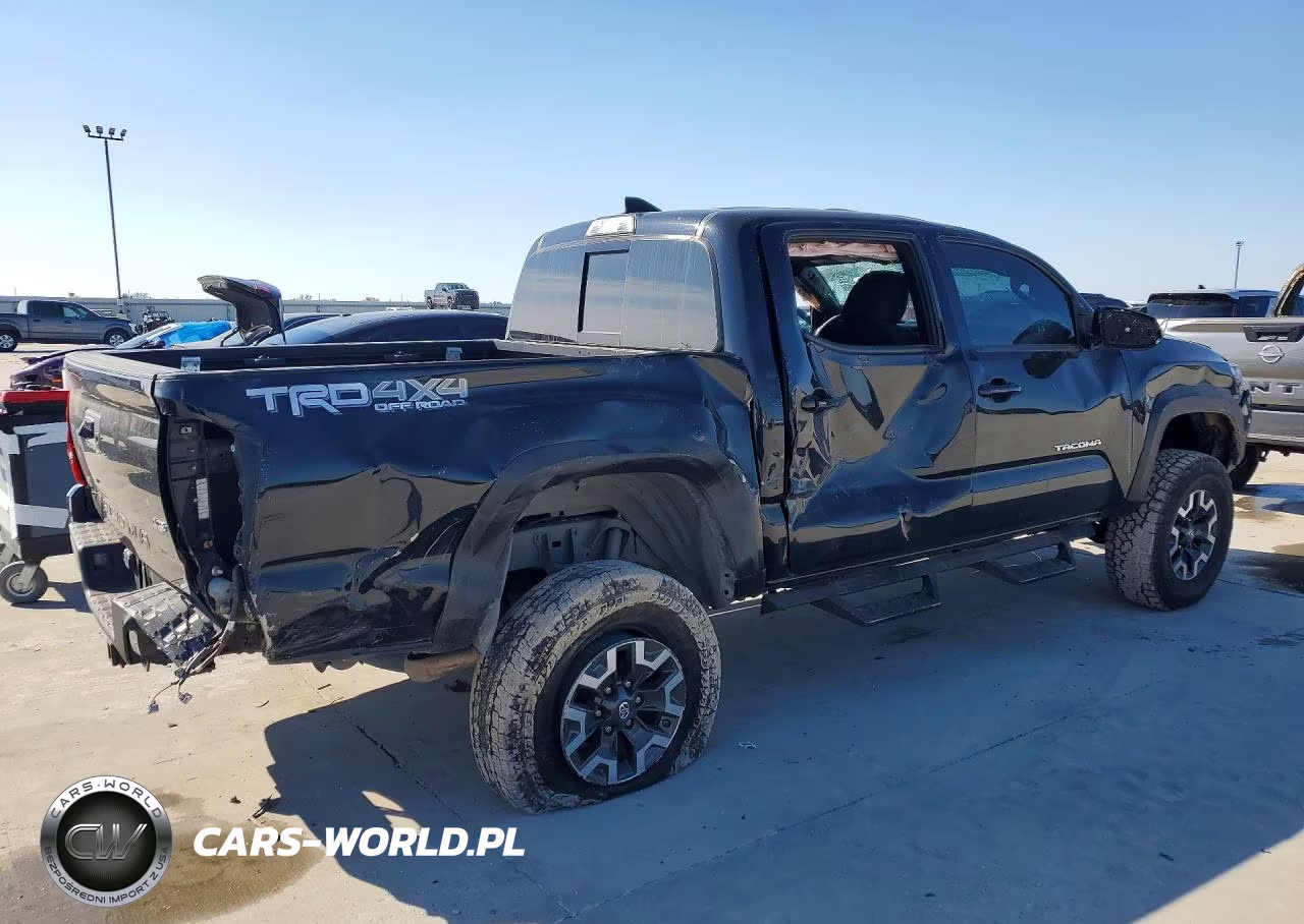 2018 Toyota Tacoma Double Cab VIN:5TFCZ5AN2JX129375 - 3