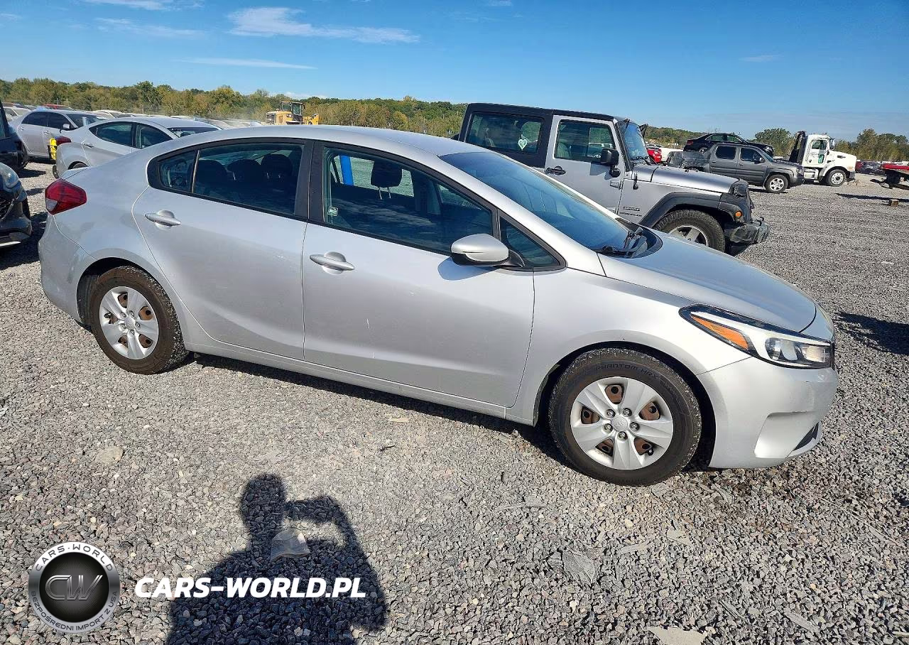 2017 Kia Forte Lx VIN:3KPFK4A77HE027061 - 4