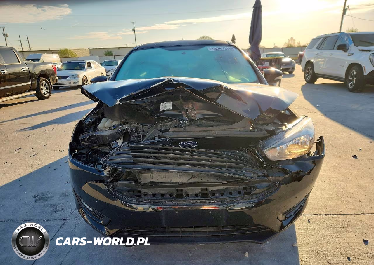 2017 Ford Focus Se VIN:1FADP3FE7HL328470 - 5