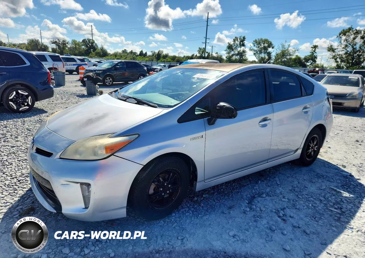 2015 Toyota Prius Two VIN:JTDKN3DUXF1913215 - 1