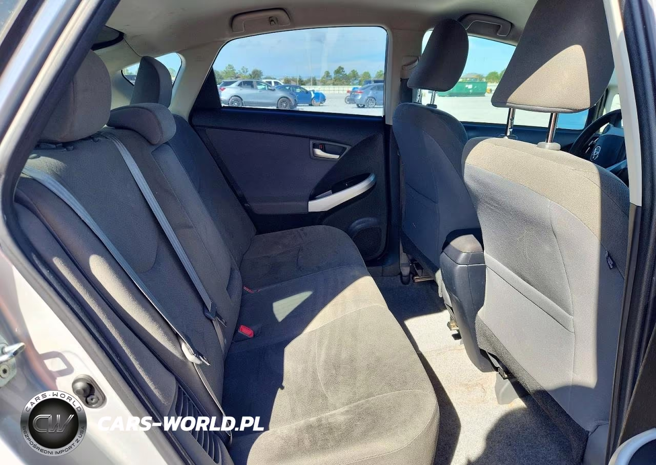 2015 Toyota Prius Two VIN:JTDKN3DUXF1913215 - 11