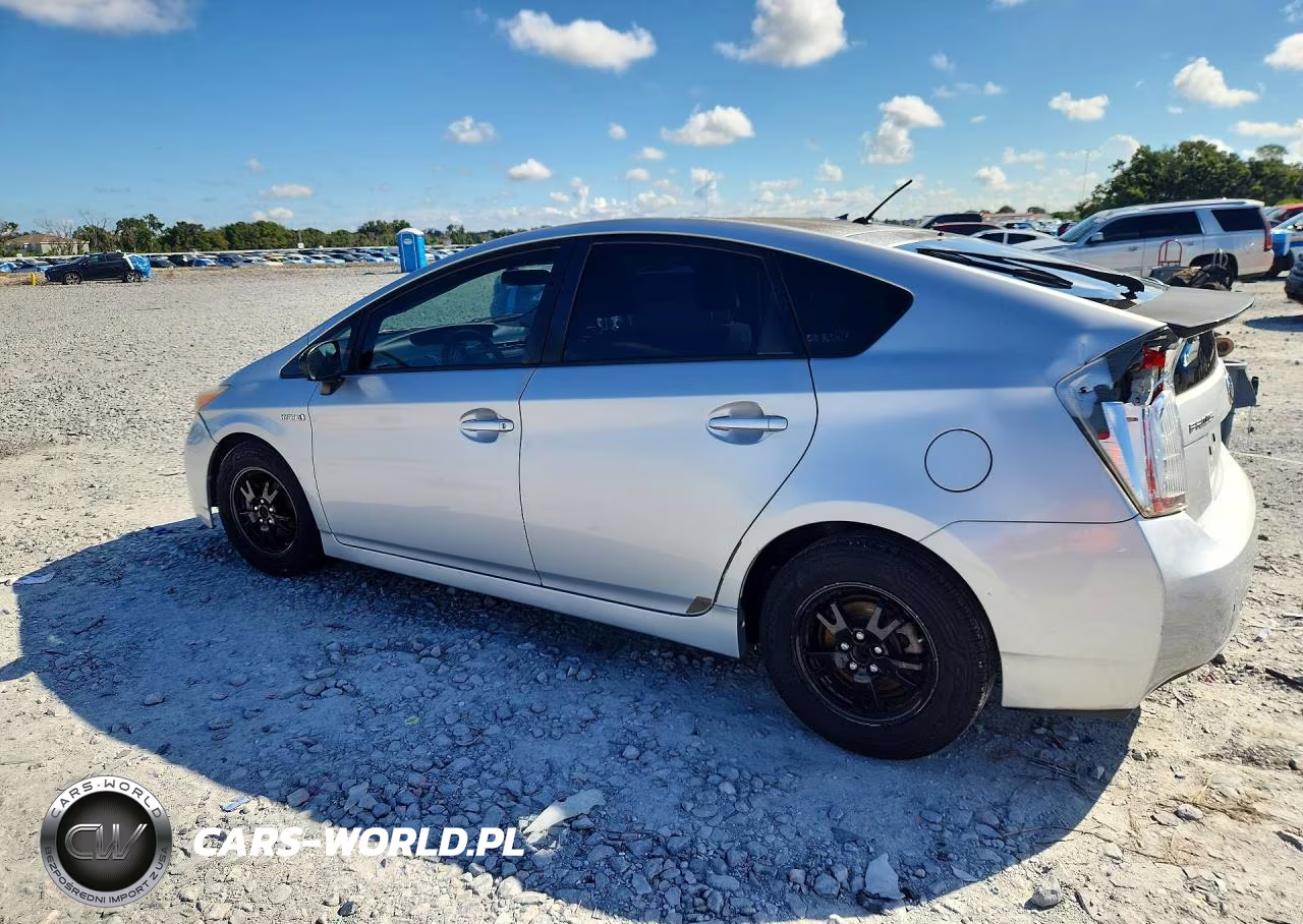 2015 Toyota Prius Two VIN:JTDKN3DUXF1913215 - 2