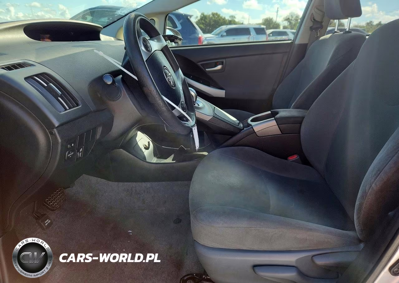 2015 Toyota Prius Two VIN:JTDKN3DUXF1913215 - 7