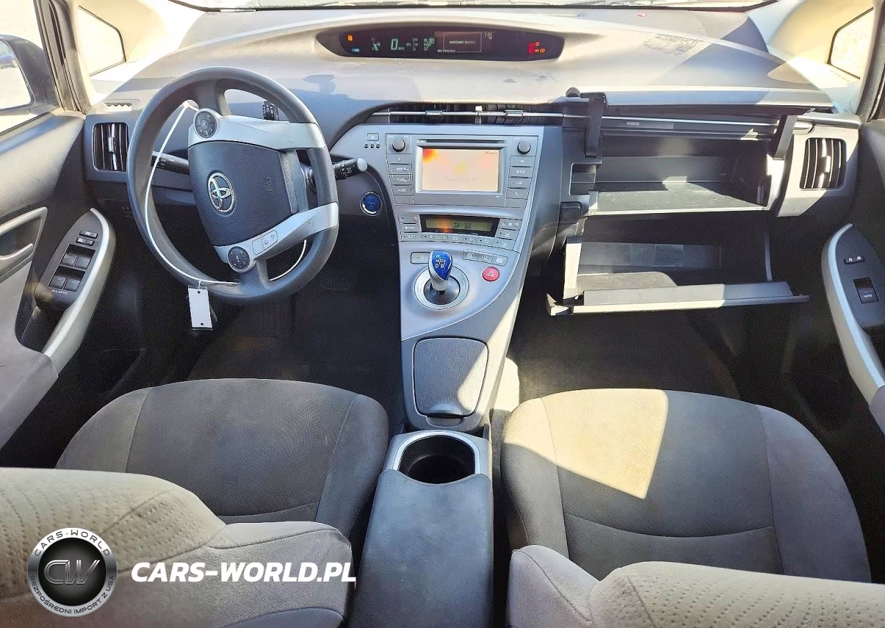 2015 Toyota Prius Two VIN:JTDKN3DUXF1913215 - 8