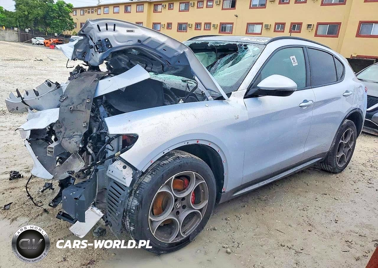 2022 Alfa Romeo Stelvio Ti VIN:ZASPAKBN0N7D46121 - 1