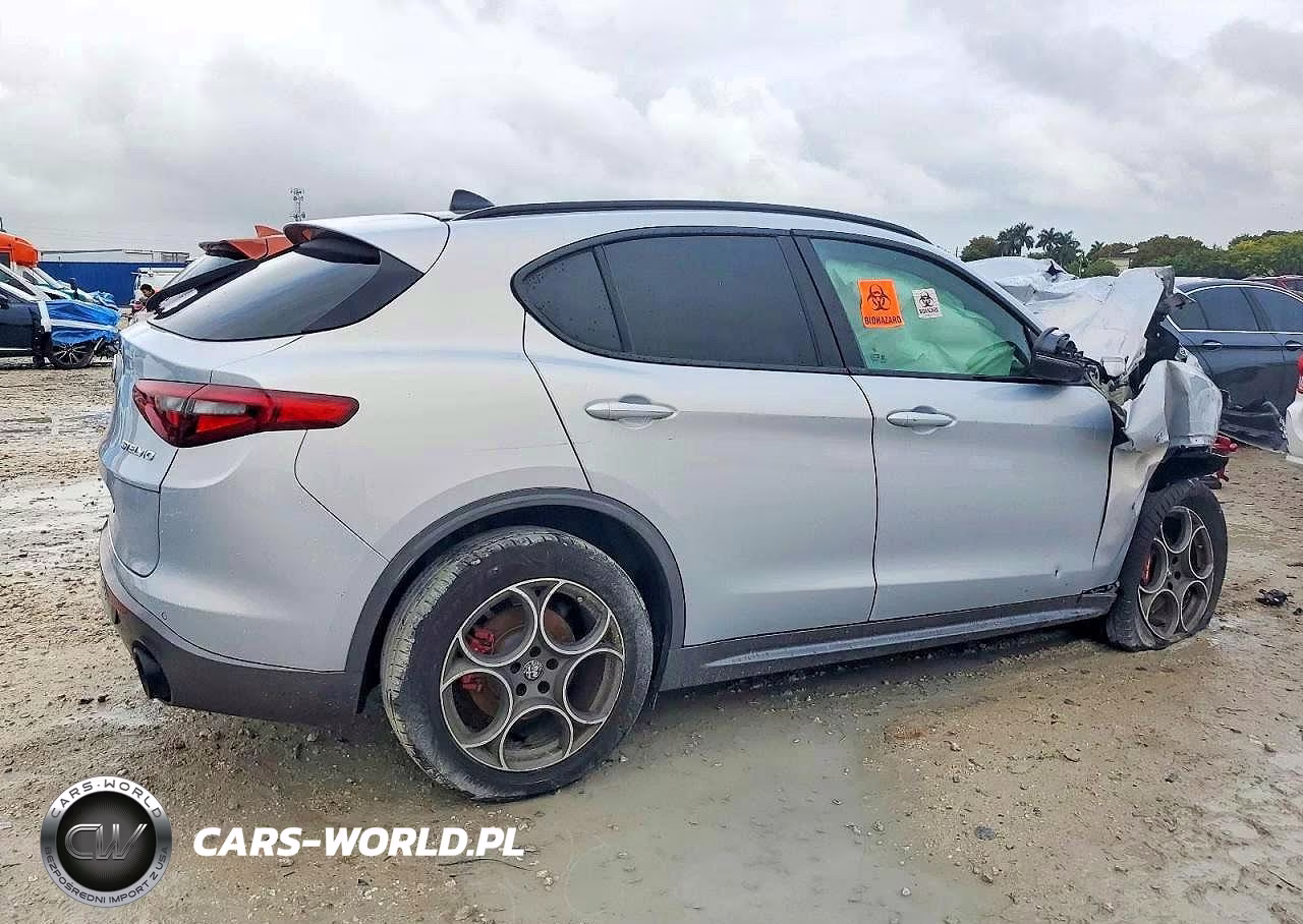 2022 Alfa Romeo Stelvio Ti VIN:ZASPAKBN0N7D46121 - 3