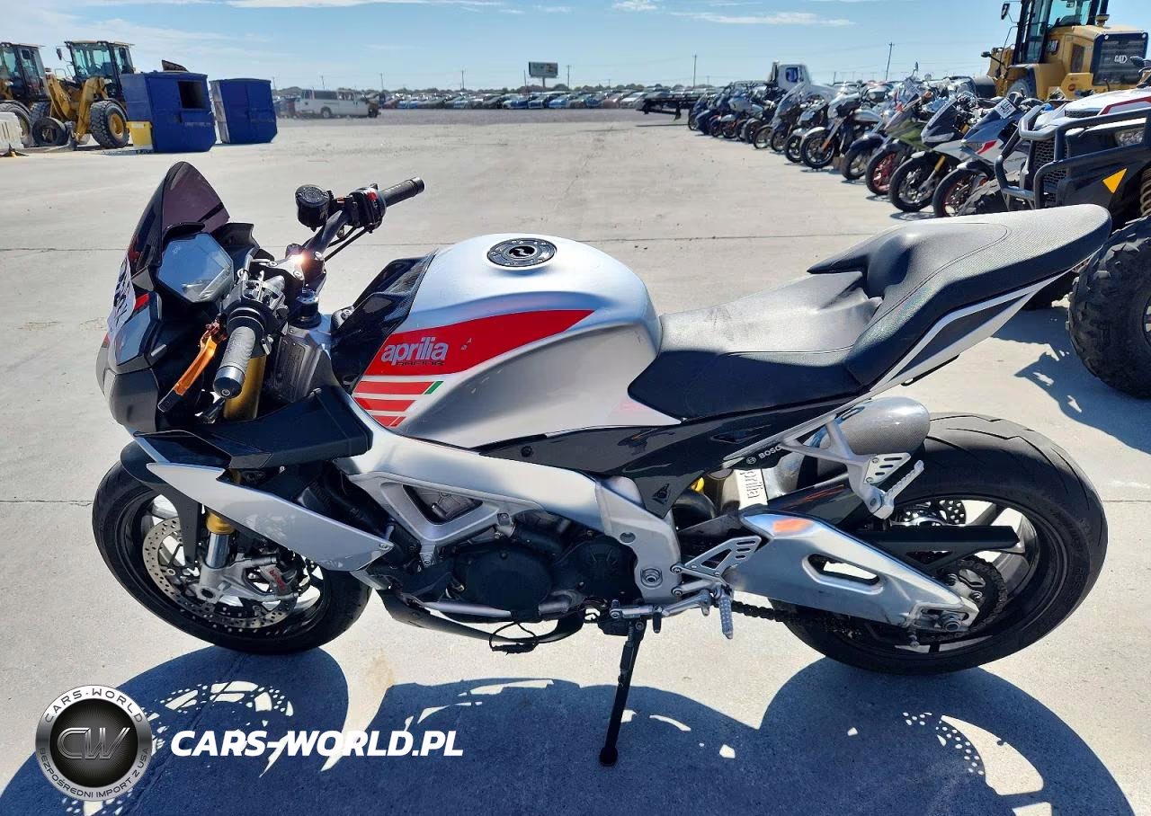 2018 Aprilia Tuono V4 1100 Rr VIN:ZD4KGU00XJS000657 - 3