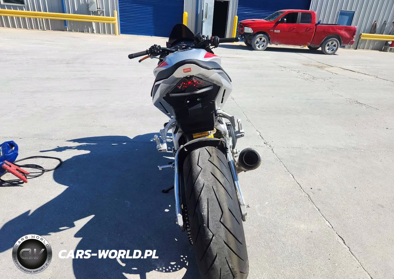 2018 Aprilia Tuono V4 1100 Rr VIN:ZD4KGU00XJS000657 - 4
