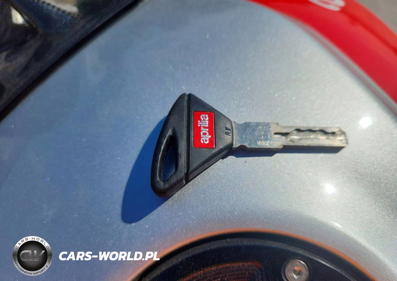 2018 Aprilia Tuono V4 1100 Rr VIN:ZD4KGU00XJS000657 - 8