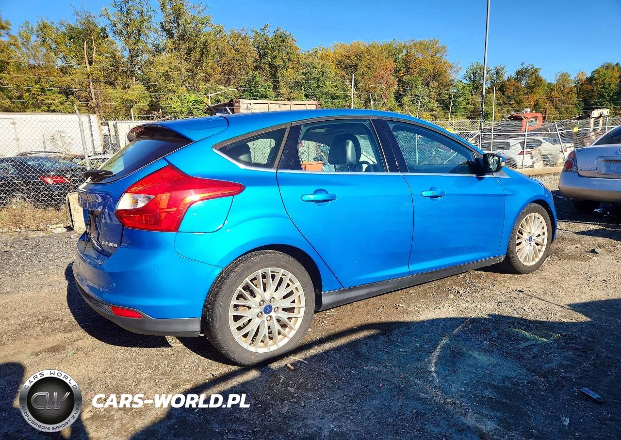 2014 Ford Focus Titanium VIN:1FADP3N22EL338603 - 3