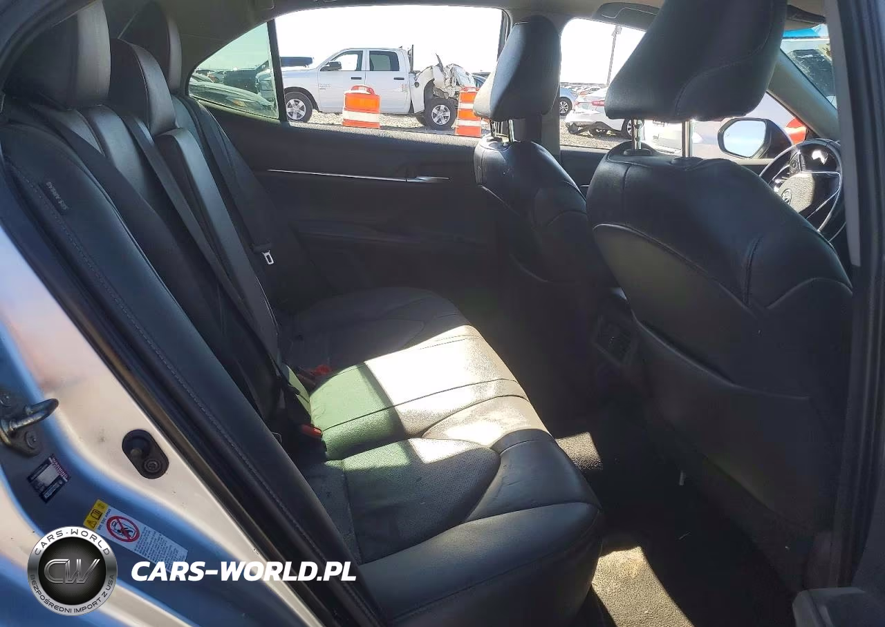 2018 Toyota Camry Xse VIN:4T1B61HKXJU115343 - 10