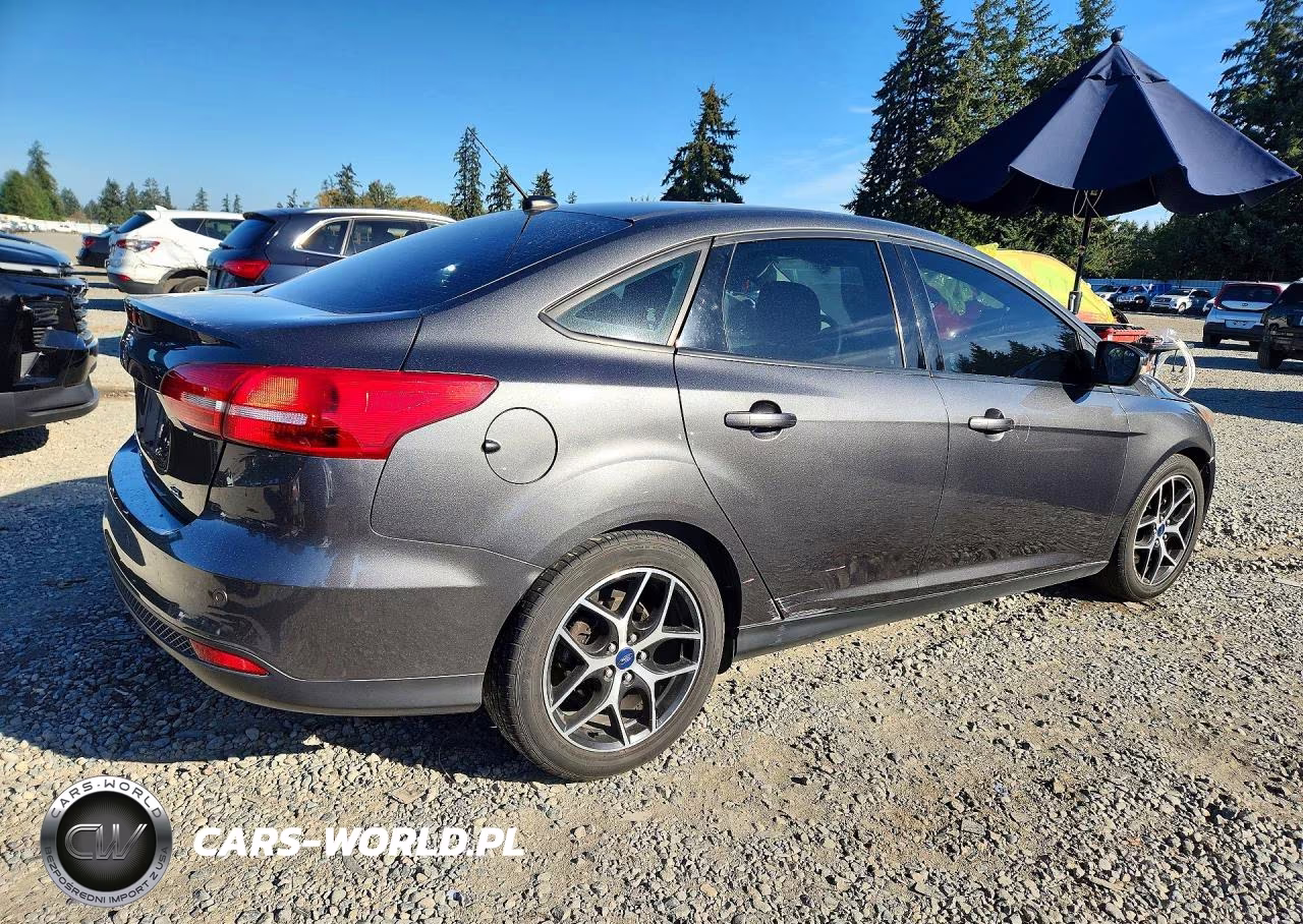 2017 Ford Focus Sel VIN:1FADP3H22HL248982 - 3
