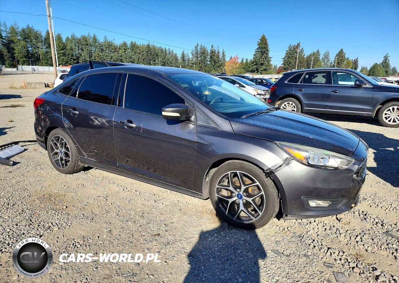 2017 Ford Focus Sel VIN:1FADP3H22HL248982 - 4