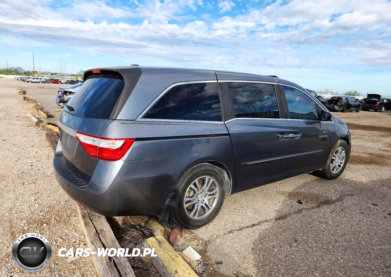 2013 Honda Odyssey Exl VIN:5FNRL5H64DB060570 - 3