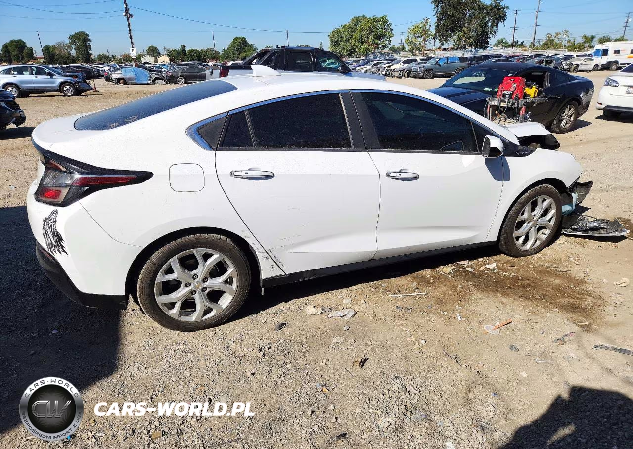 2018 Chevrolet Volt Premier VIN:1G1RB6S58JU104817 - 3