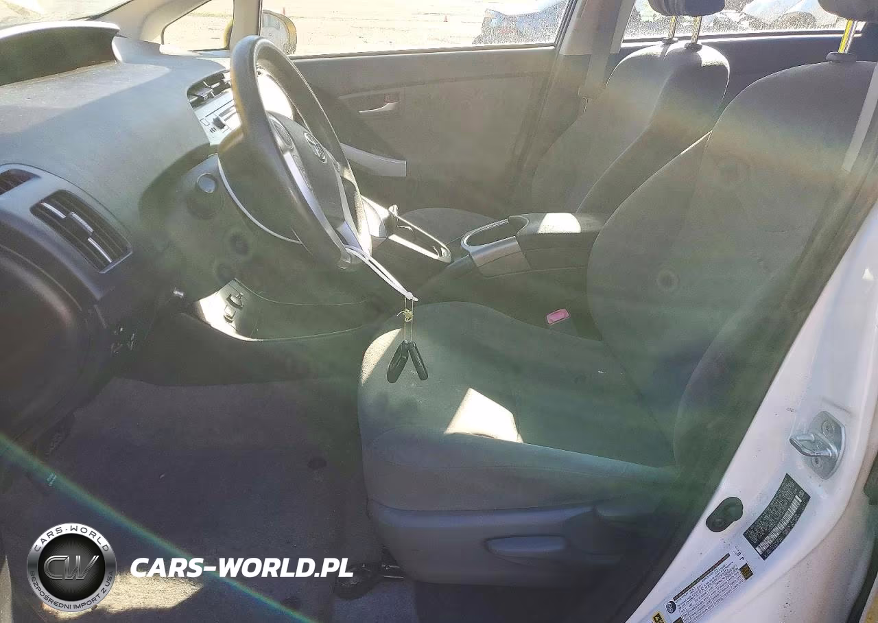 2013 Toyota Prius Two VIN:JTDKN3DU7D5541810 - 7