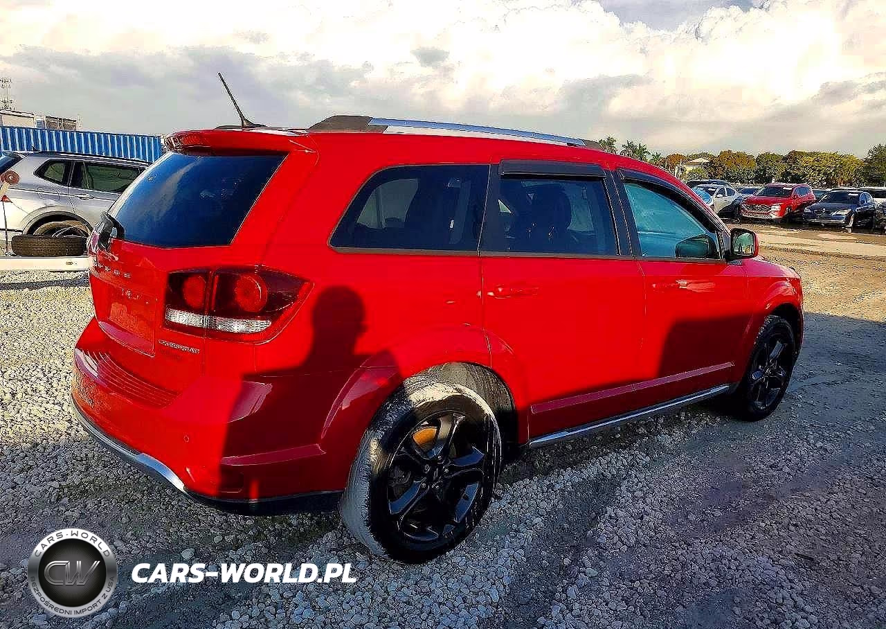2018 Dodge Journey Crossroad VIN:3C4PDCGBXJT252063 - 3