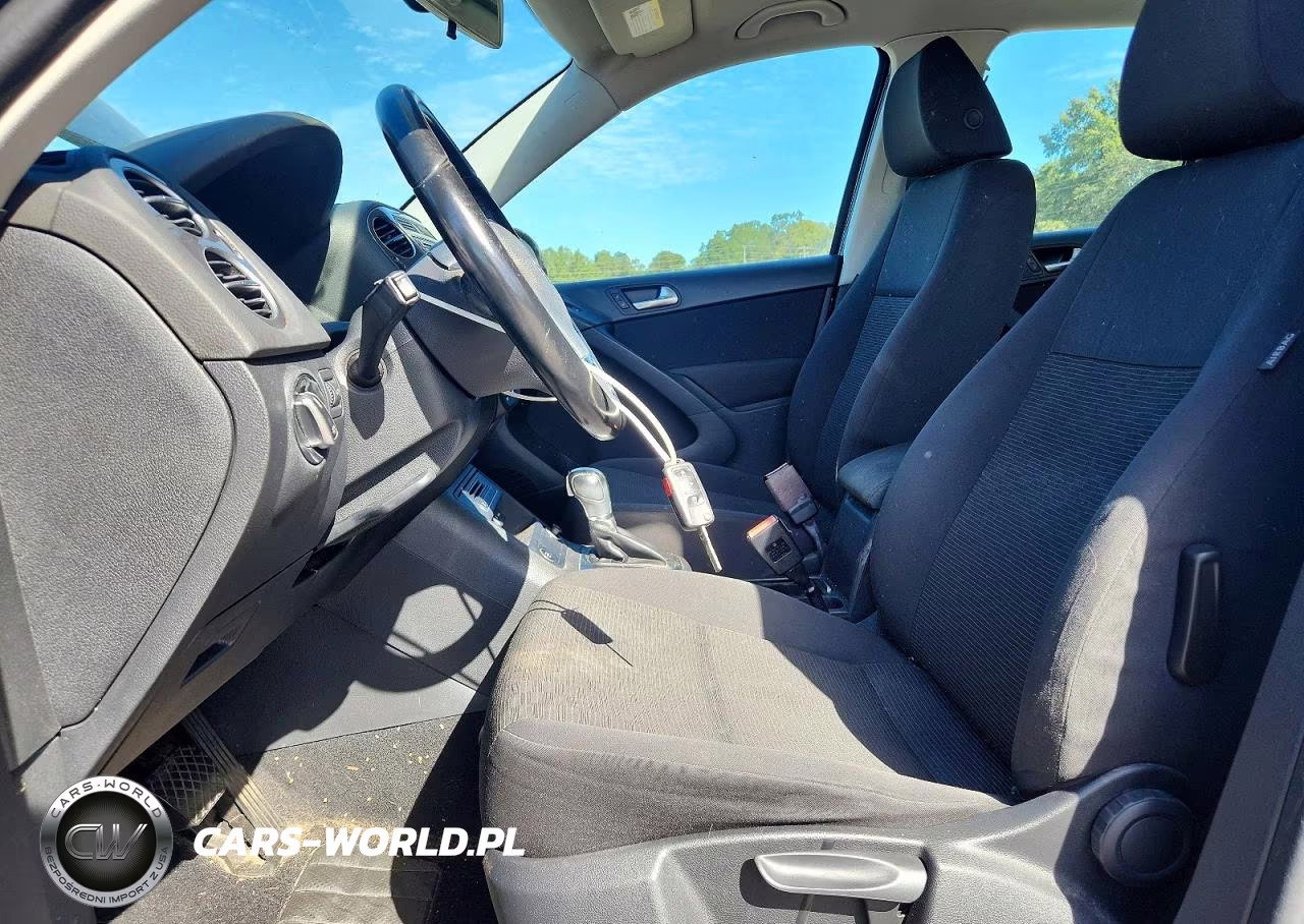 2017 Volkswagen Tiguan S VIN:WVGBV7AX4HK041970 - 7