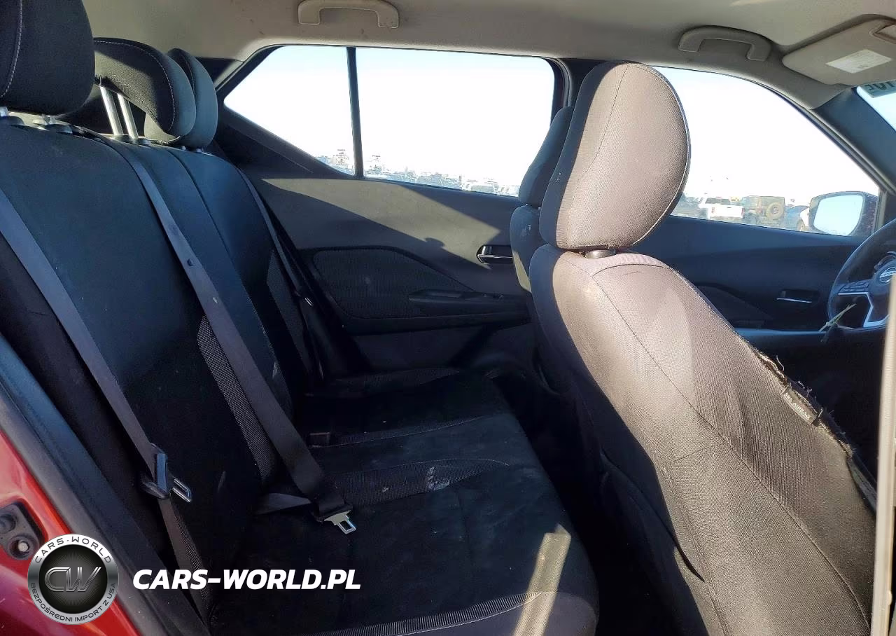 2019 Nissan Kicks S VIN:3N1CP5CUXKL555437 - 11