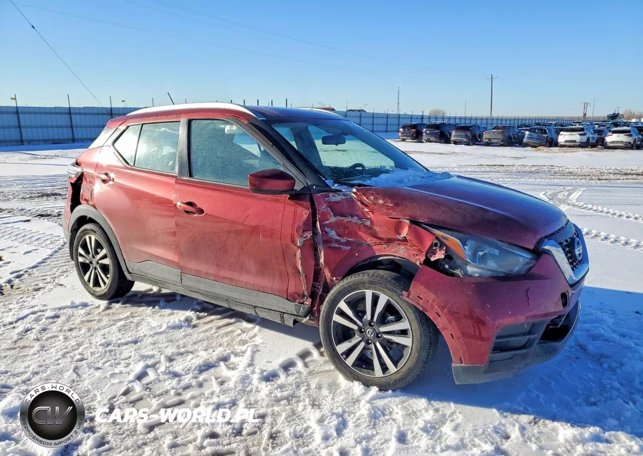 2019 Nissan Kicks S VIN:3N1CP5CUXKL555437 - 4