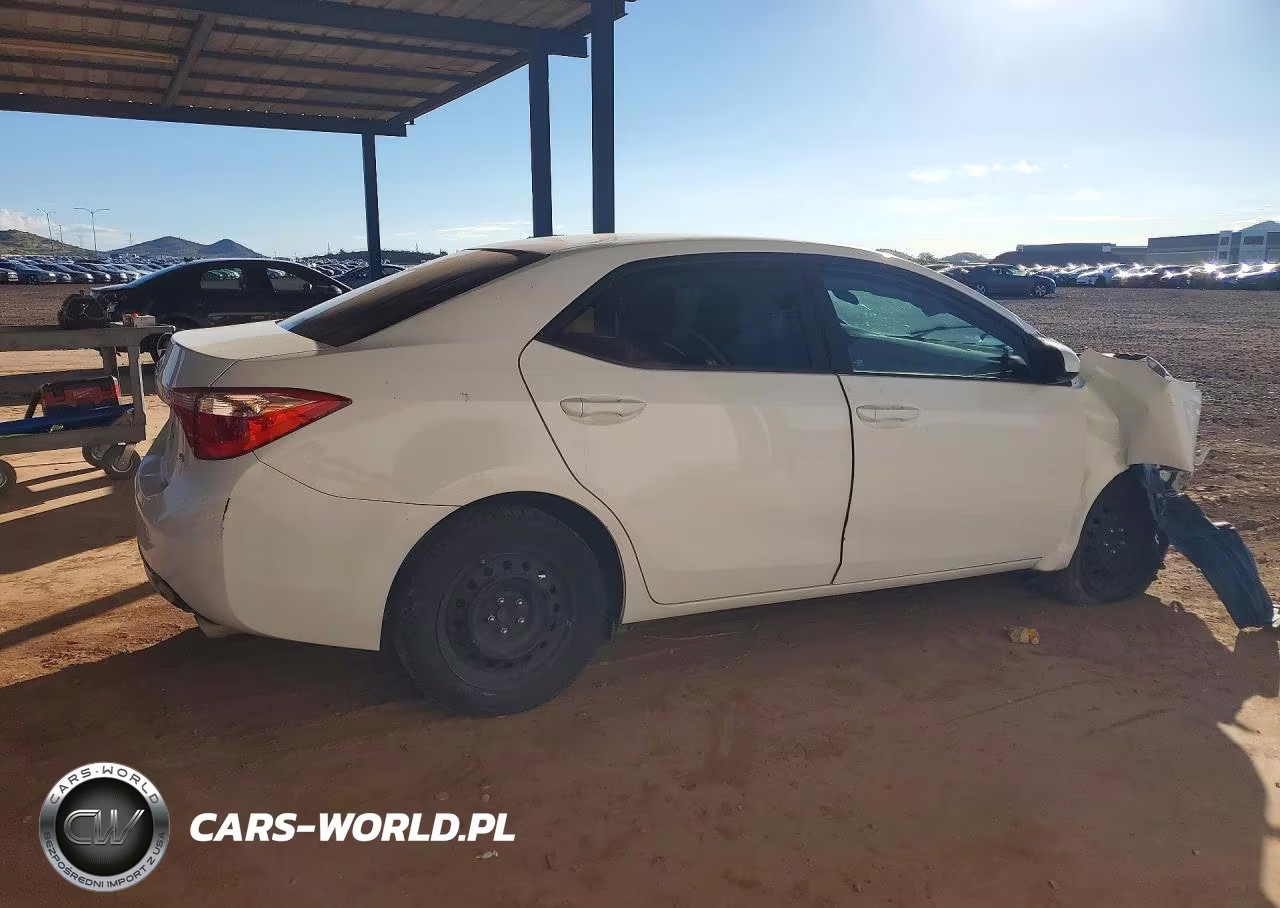 2018 Toyota Corolla Le VIN:2T1BURHE4JC963900 - 3
