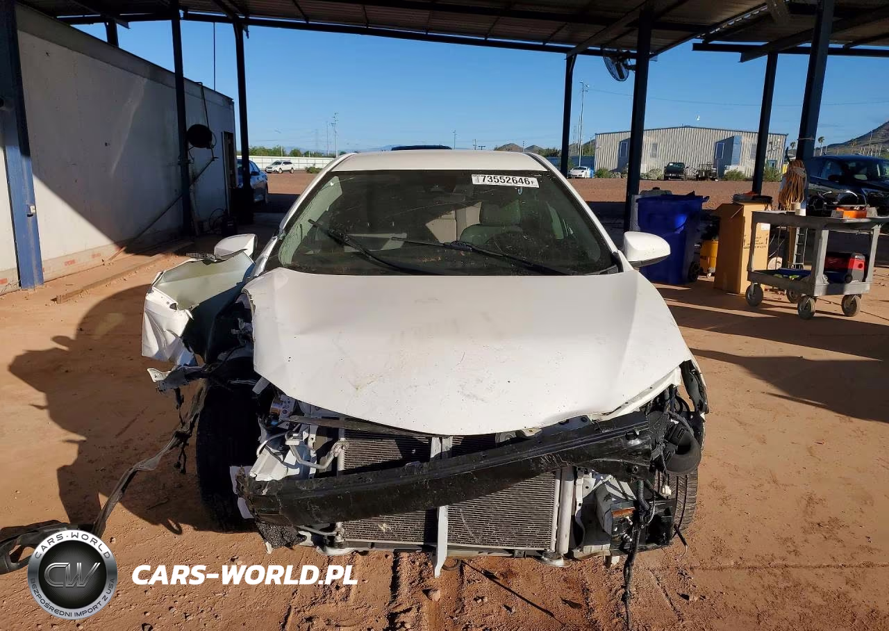 2018 Toyota Corolla Le VIN:2T1BURHE4JC963900 - 5