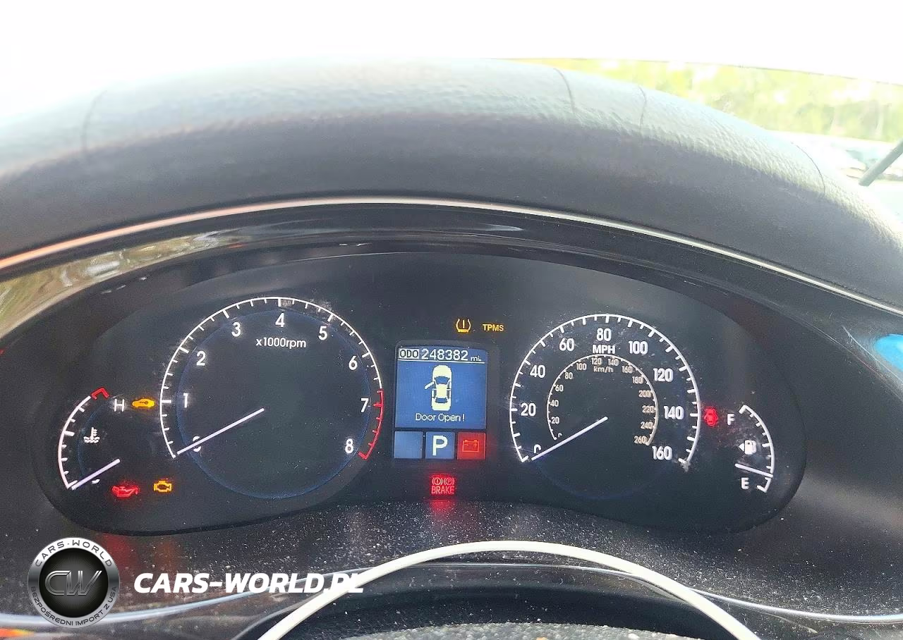 2012 Hyundai Genesis 3.8L VIN:KMHGC4DD7CU158113 - 9
