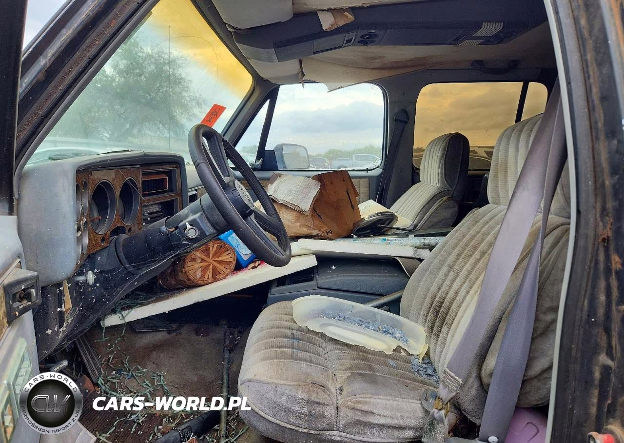 1990 Chevrolet Suburban R1500 VIN:1GNER16K8LF181044 - 7