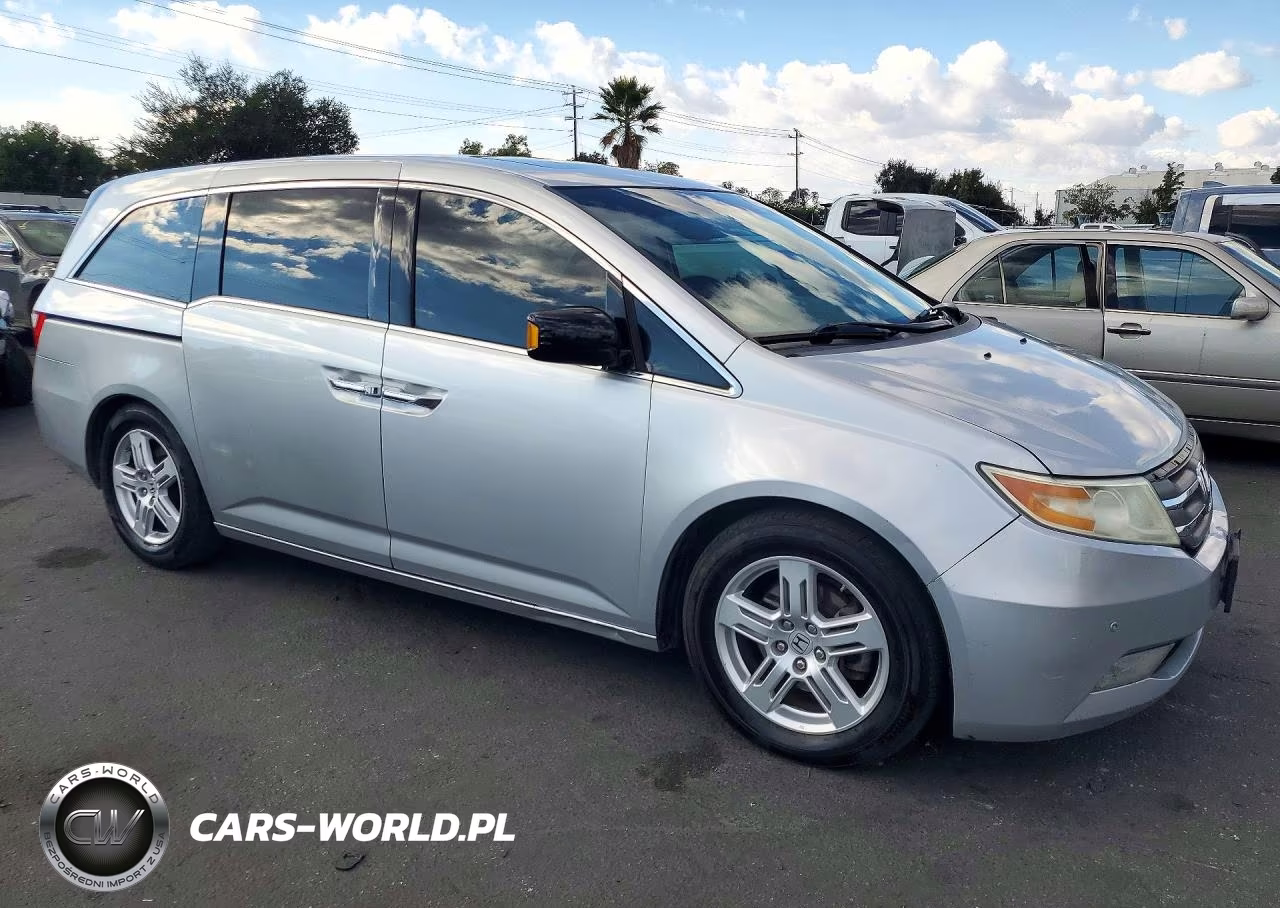 2012 Honda Odyssey Touring VIN:5FNRL5H90CB128324 - 4