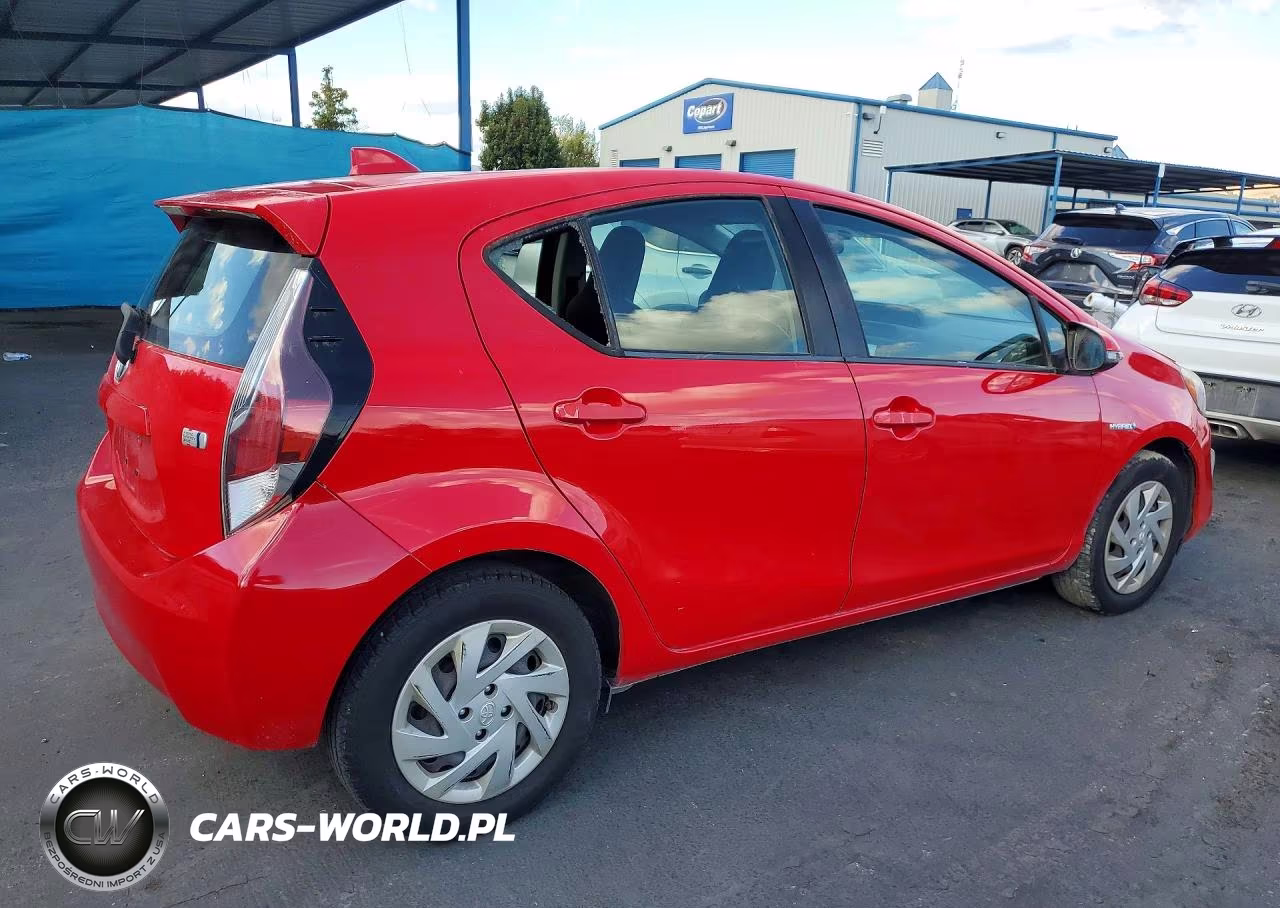 2015 Toyota Prius C One VIN:JTDKDTB33F1104443 - 3