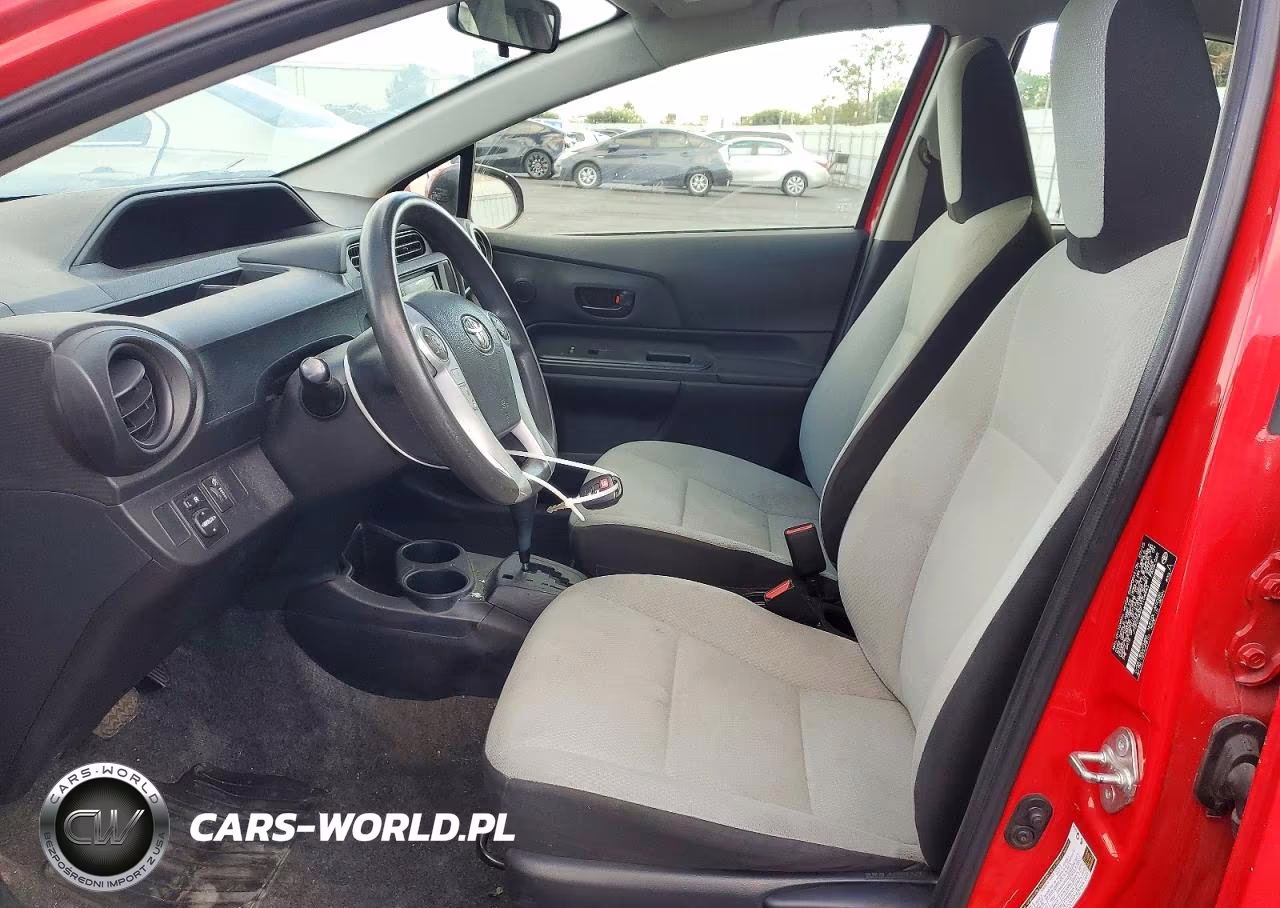 2015 Toyota Prius C One VIN:JTDKDTB33F1104443 - 7