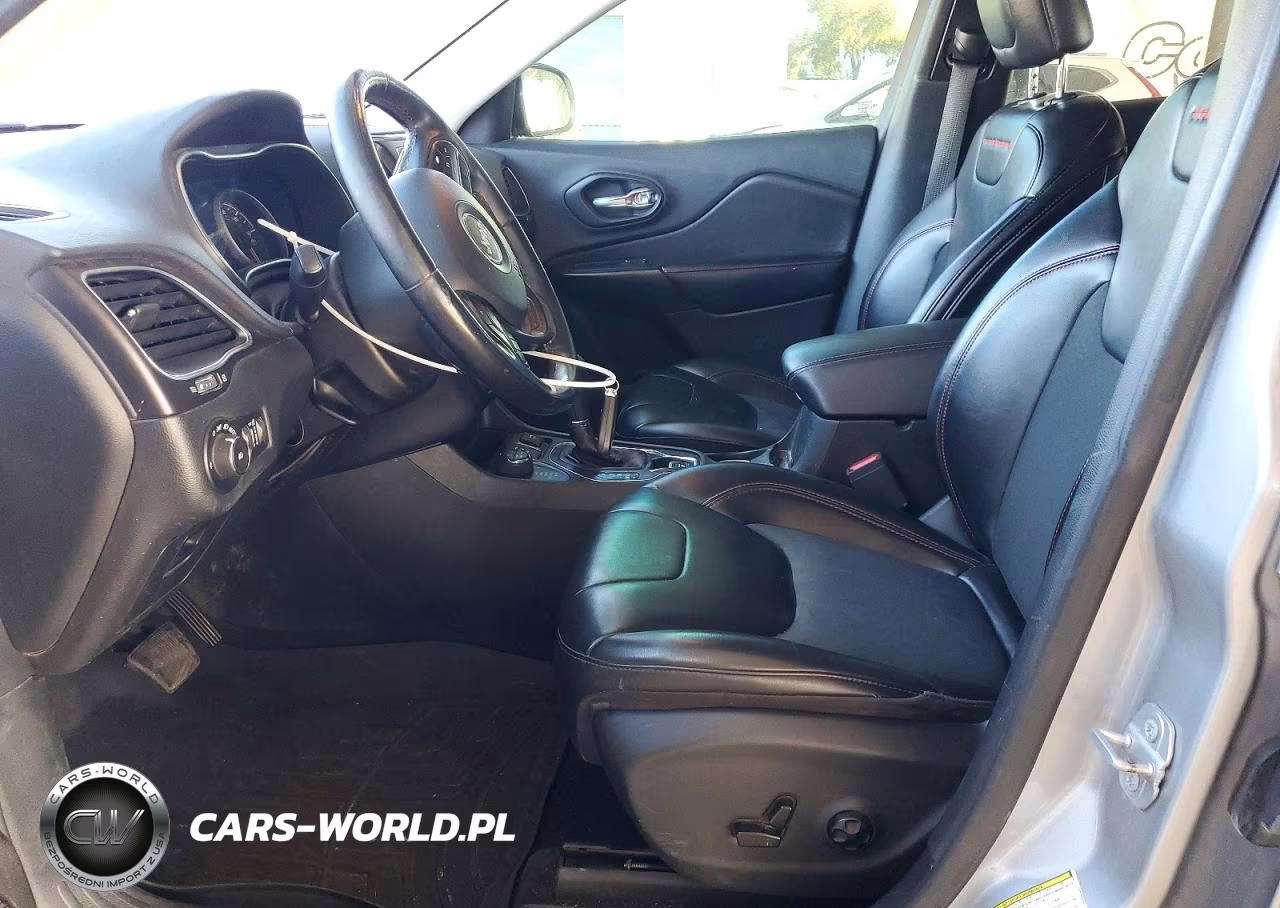 2019 Jeep Cherokee Trailhawk VIN:1C4PJMBN9KD182921 - 7