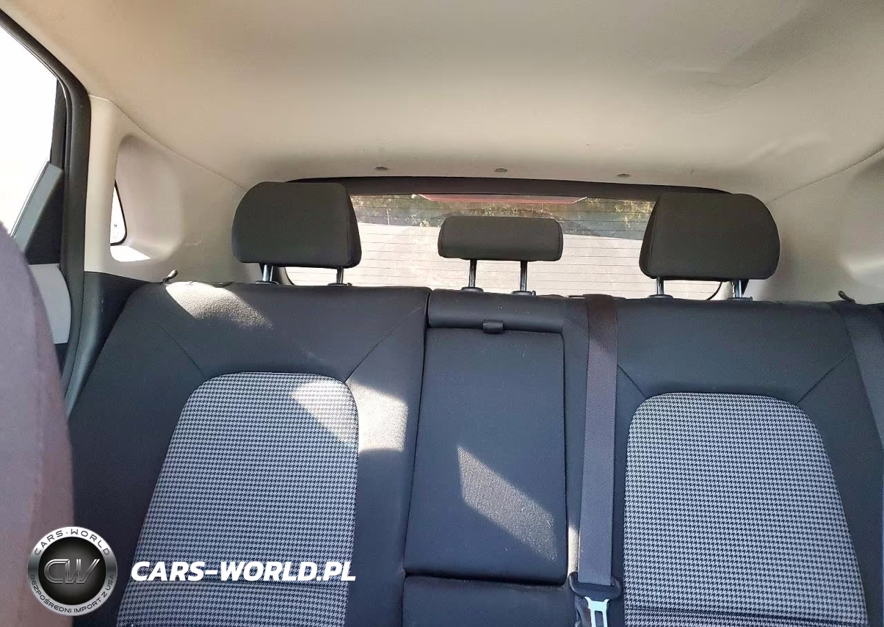 2020 Hyundai Kona Se VIN:KM8K12AA8LU578235 - 10