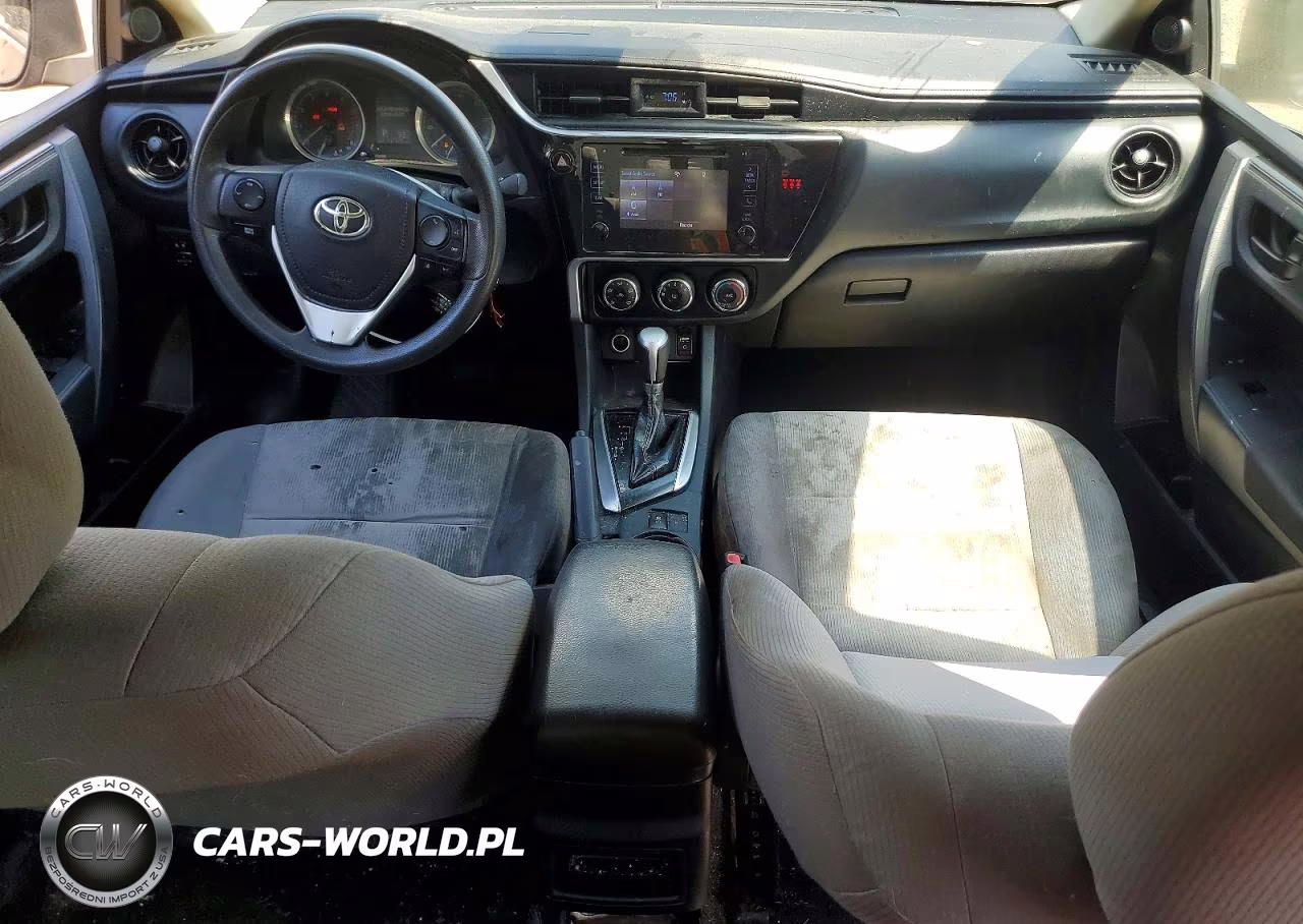 2018 Toyota Corolla L VIN:2T1BURHE0JC963814 - 8
