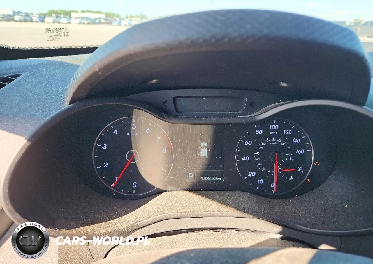 2016 Hyundai Veloster Turbo VIN:KMHTC6AE7GU280029 - 9