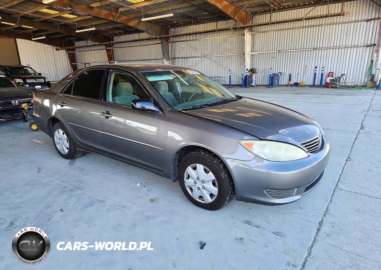 2005 Toyota Camry Standard VIN:4T1BE32KX5U944653 - 4