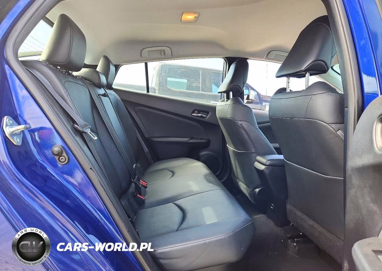 2016 Toyota Prius Four Touring VIN:JTDKARFU1G3519197 - 10