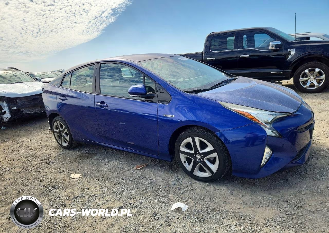 2016 Toyota Prius Four Touring VIN:JTDKARFU1G3519197 - 4