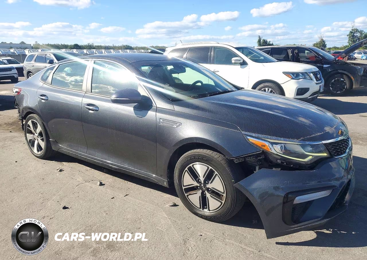 2020 Kia Optima S VIN:5XXGT4L35LG450832 - 4