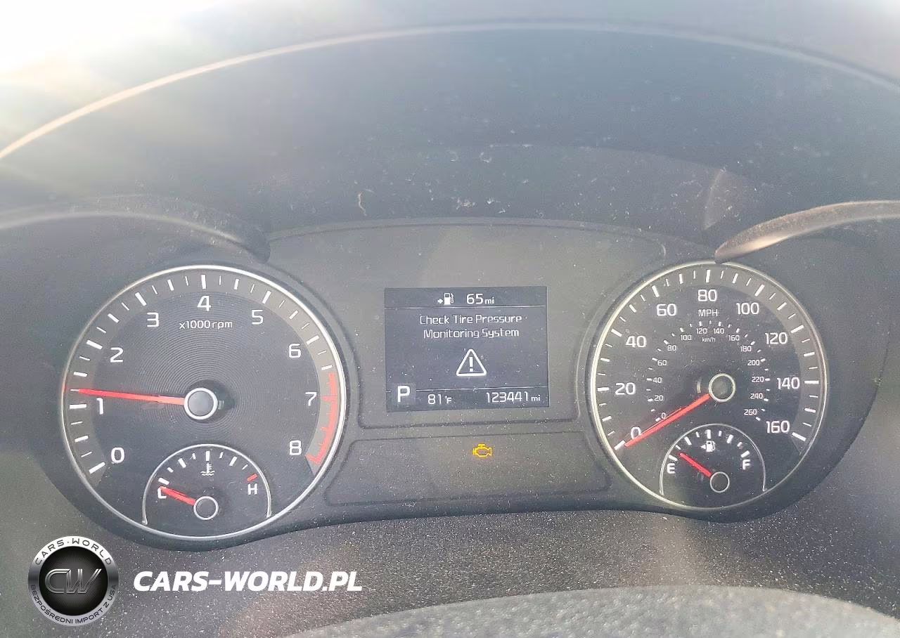 2020 Kia Optima S VIN:5XXGT4L35LG450832 - 9