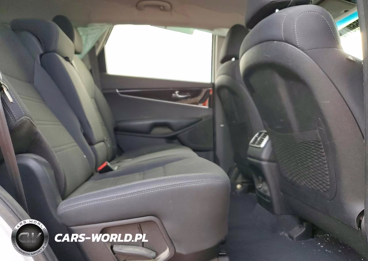 2020 Kia Sorento S VIN:5XYPGDA56LG612553 - 11