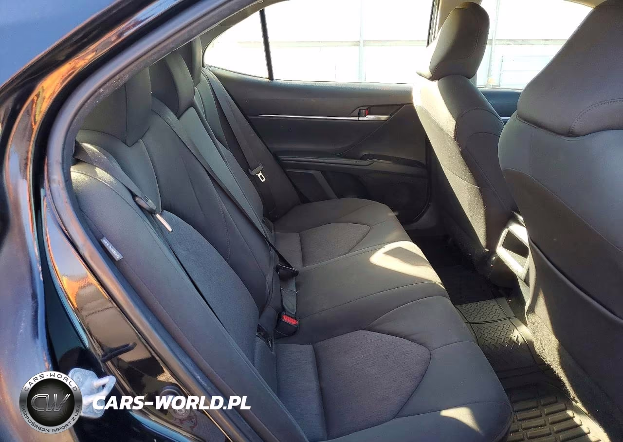 2018 Toyota Camry Le VIN:JTNB11HK6J3017026 - 10