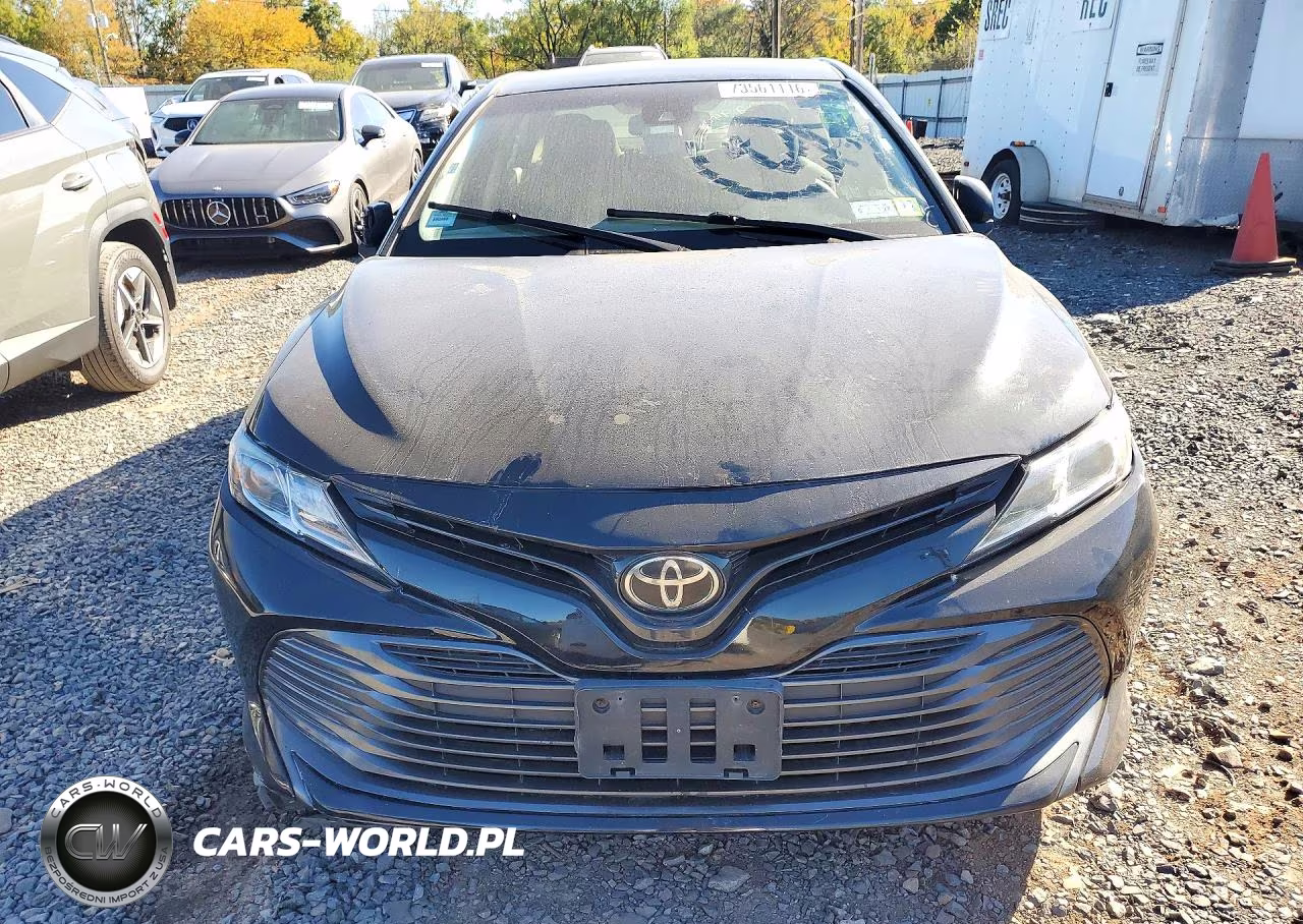 2018 Toyota Camry Le VIN:JTNB11HK6J3017026 - 5