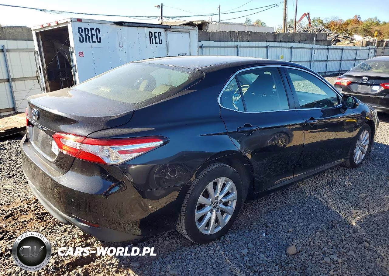 2018 Toyota Camry Le VIN:JTNB11HK5J3019012 - 3